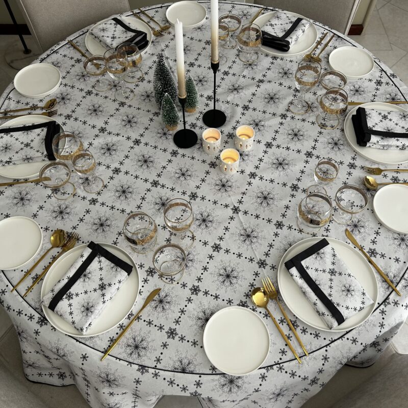 Round Tablecloth - All Over Snowflake Print - White