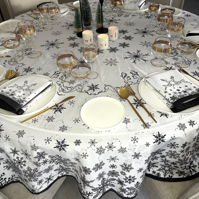 Round Tablecloth - Reindeer/Snowflake Border Print - White