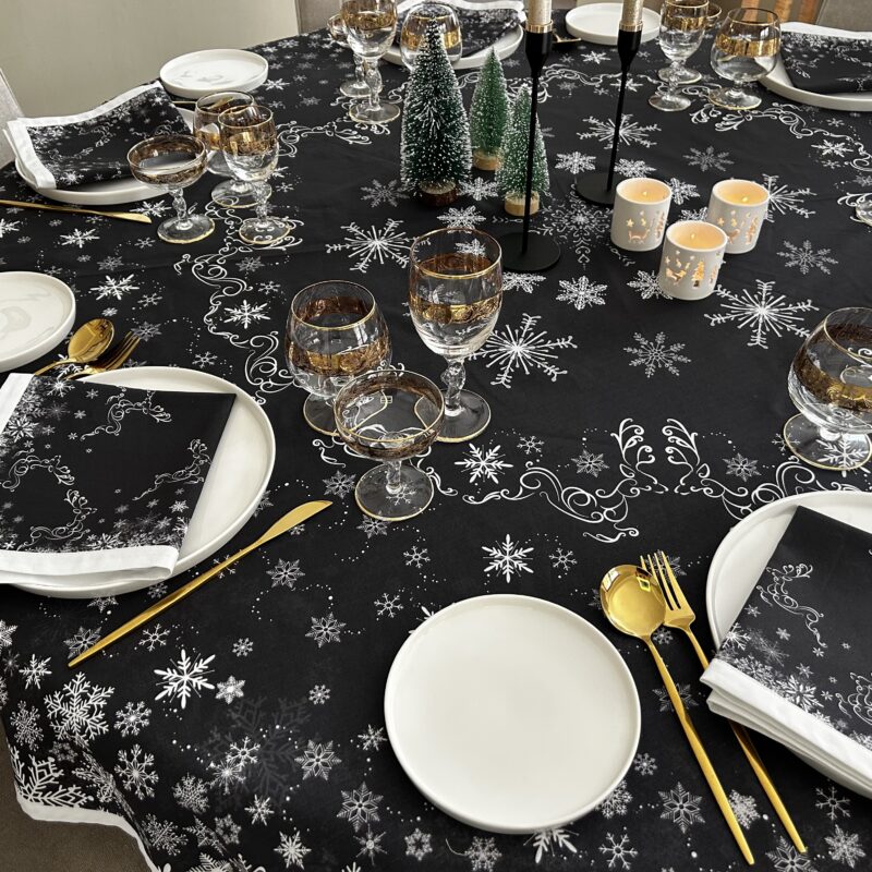 Round Tablecloth - Reindeer/Snowflake Border Print - Black