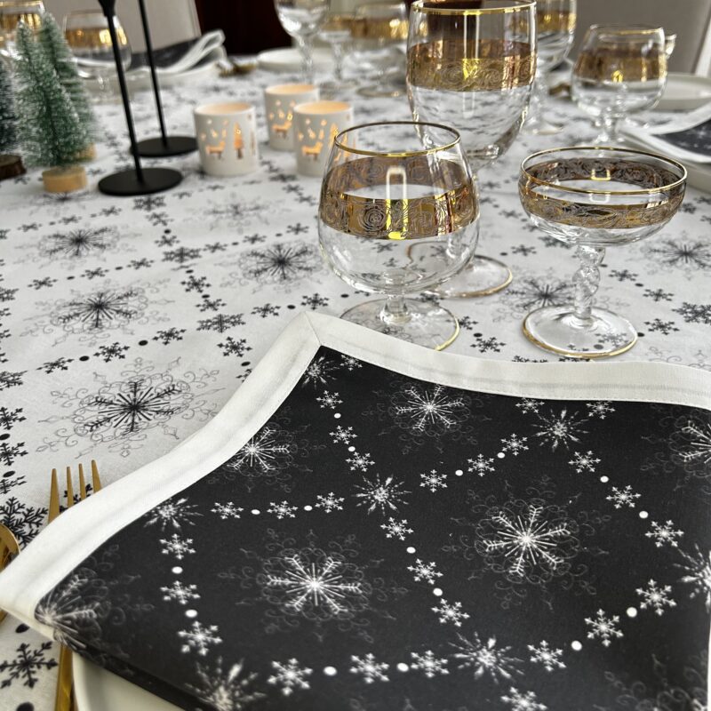 Napkin - All Over Snowflake Print - Black