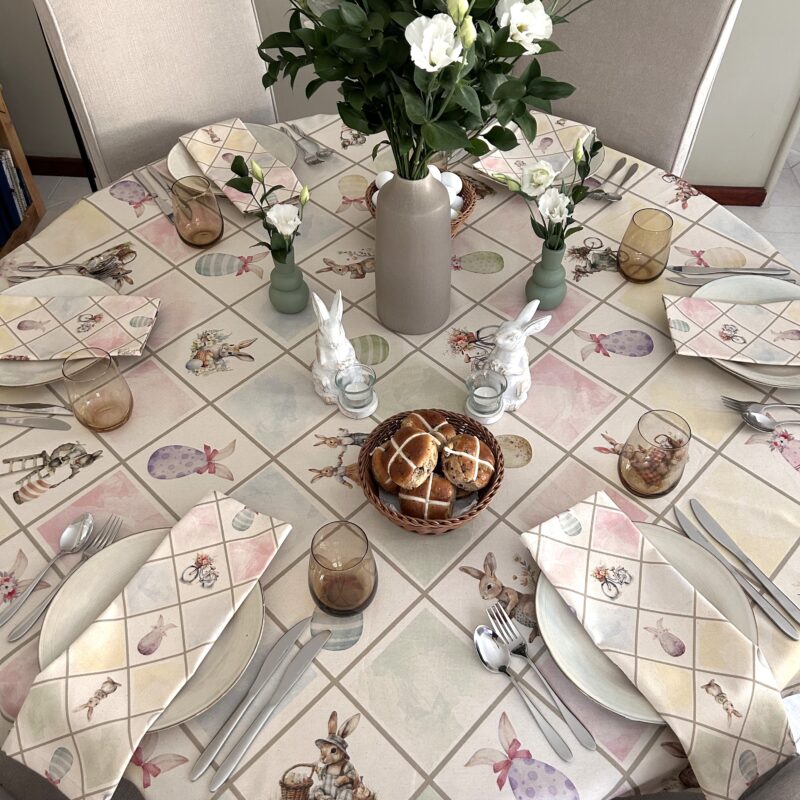 Round Tablecloth - Criss-Cross Print