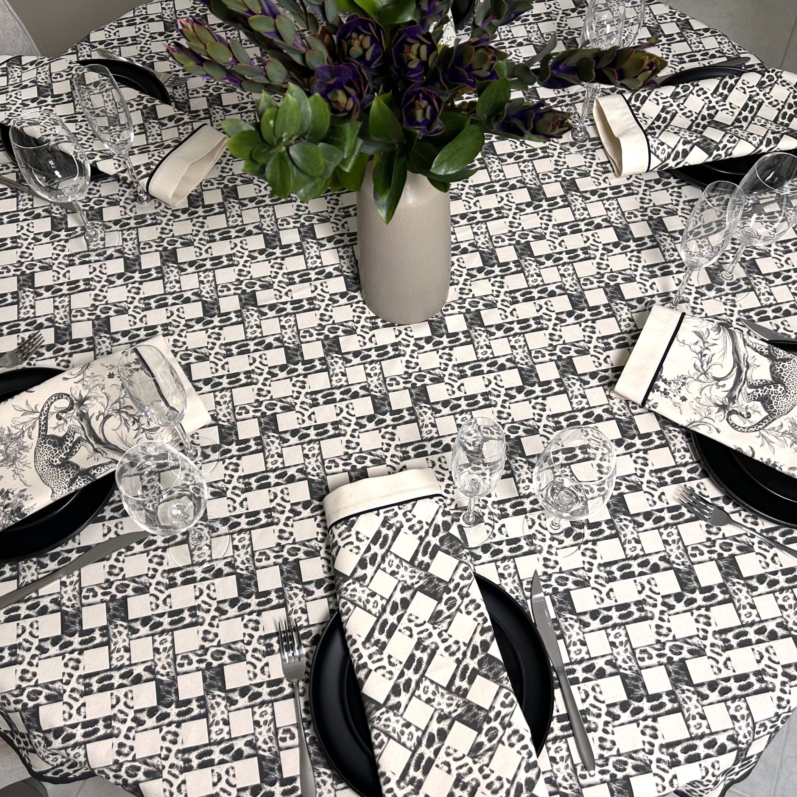 Round Tablecloth - Basket Weave Leopard Print